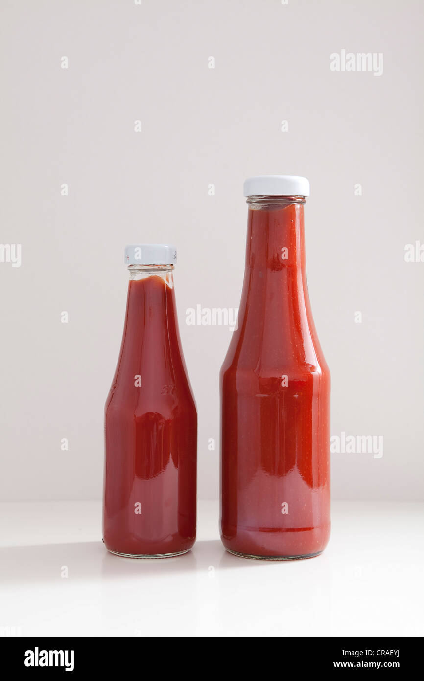 Bouteilles de ketchup Banque D'Images