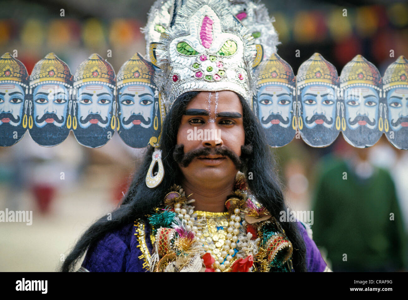Homme vêtu comme un démon, Ravana, roi des Rakshasas à partir de l'épique Ramayana, New Delhi, Inde, Asie Banque D'Images