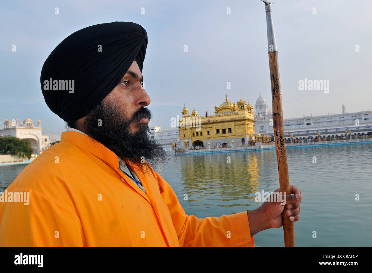 Garde sikh, Golden Temple, Amritsar, Punjab, Inde du Nord, Inde, Asie Banque D'Images