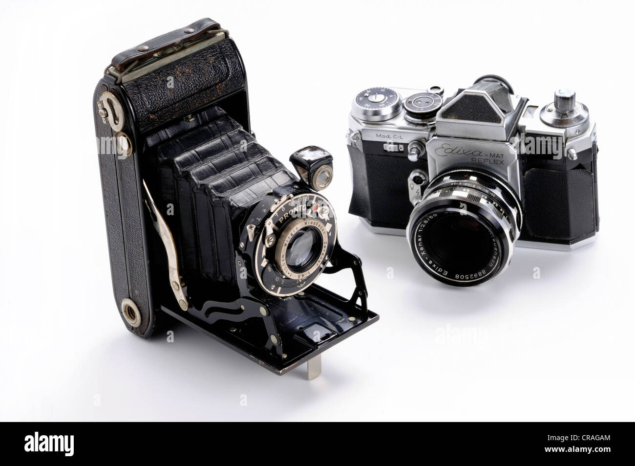 Ancien rouleau-caméra film et vieux Edixa mat appareil photo reflex mono-objectif Banque D'Images