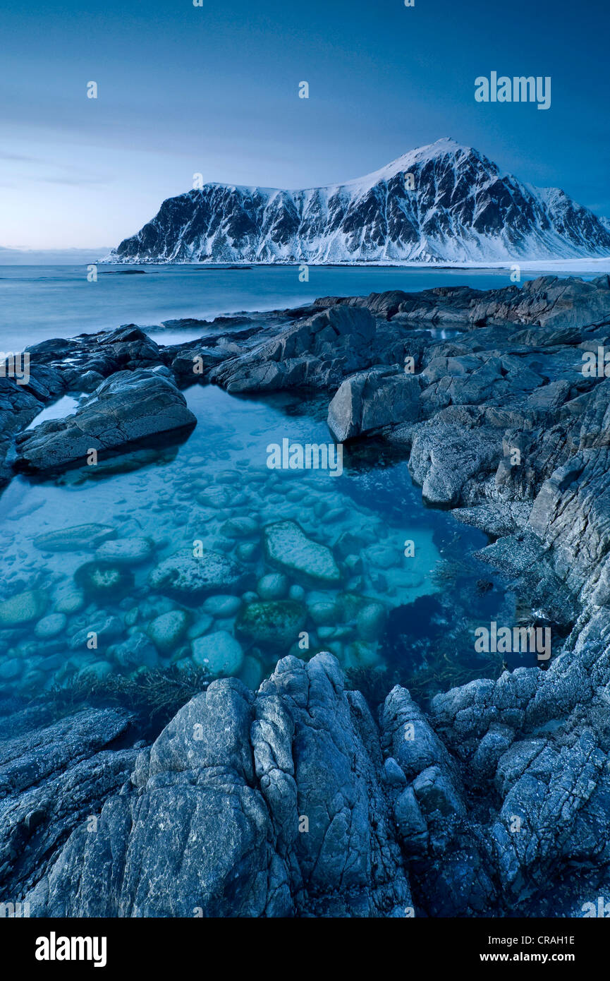 L'humeur du soir à Skagsanden, plage près de Flakstad, Flakstadsøya, îles Lofoten, Nordland, Norvège, Europe Banque D'Images L'humeur du soir à Skagsanden, plage près de Flakstad, Flakstadsøya, îles Lofoten, Nordland, Norvège, Europe Banque D'Images
