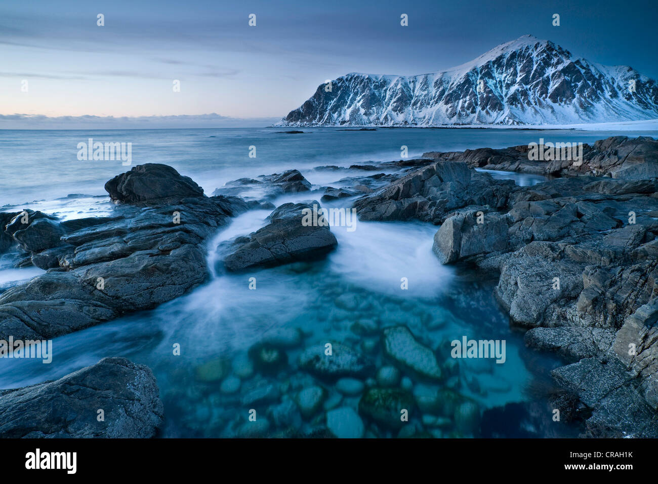 L'humeur du soir à Skagsanden, plage près de Flakstad, Flakstadsøya, îles Lofoten, Nordland, Norvège, Europe Banque D'Images L'humeur du soir à Skagsanden, plage près de Flakstad, Flakstadsøya, îles Lofoten, Nordland, Norvège, Europe Banque D'Images