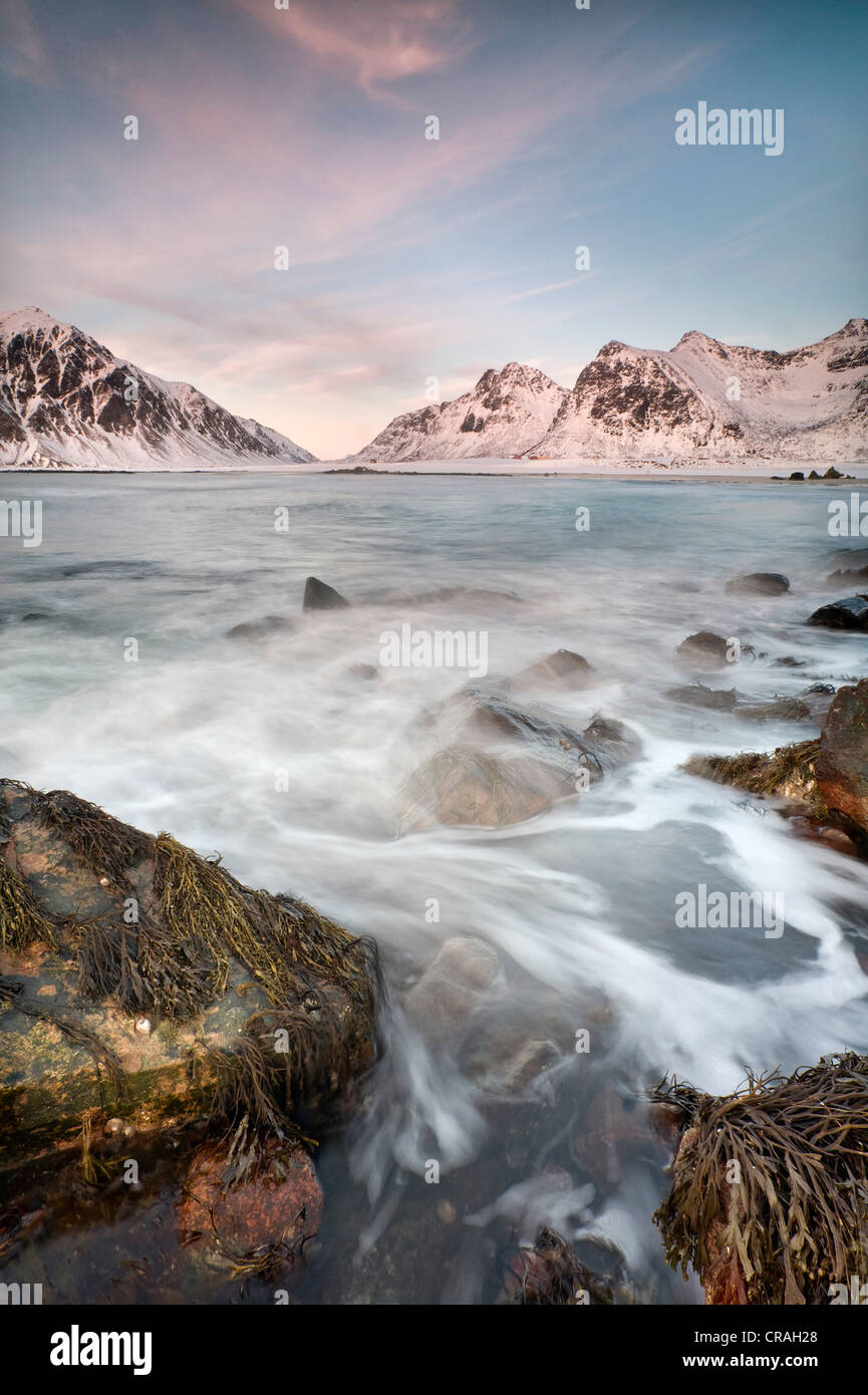 L'humeur du soir à Skagsanden, plage près de Flakstad, Flakstadsøya, îles Lofoten, Nordland, Norvège, Europe Banque D'Images L'humeur du soir à Skagsanden, plage près de Flakstad, Flakstadsøya, îles Lofoten, Nordland, Norvège, Europe Banque D'Images