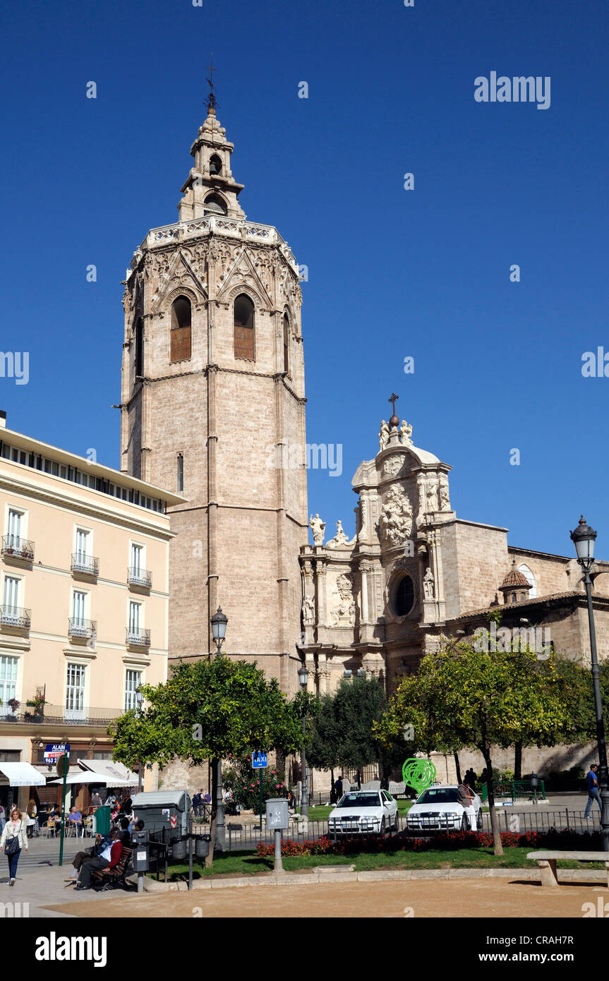 Clocher de Miguelete et la Puerta de los Hierros, Cathédrale, Valencia, Spain, Europe Banque D'Images