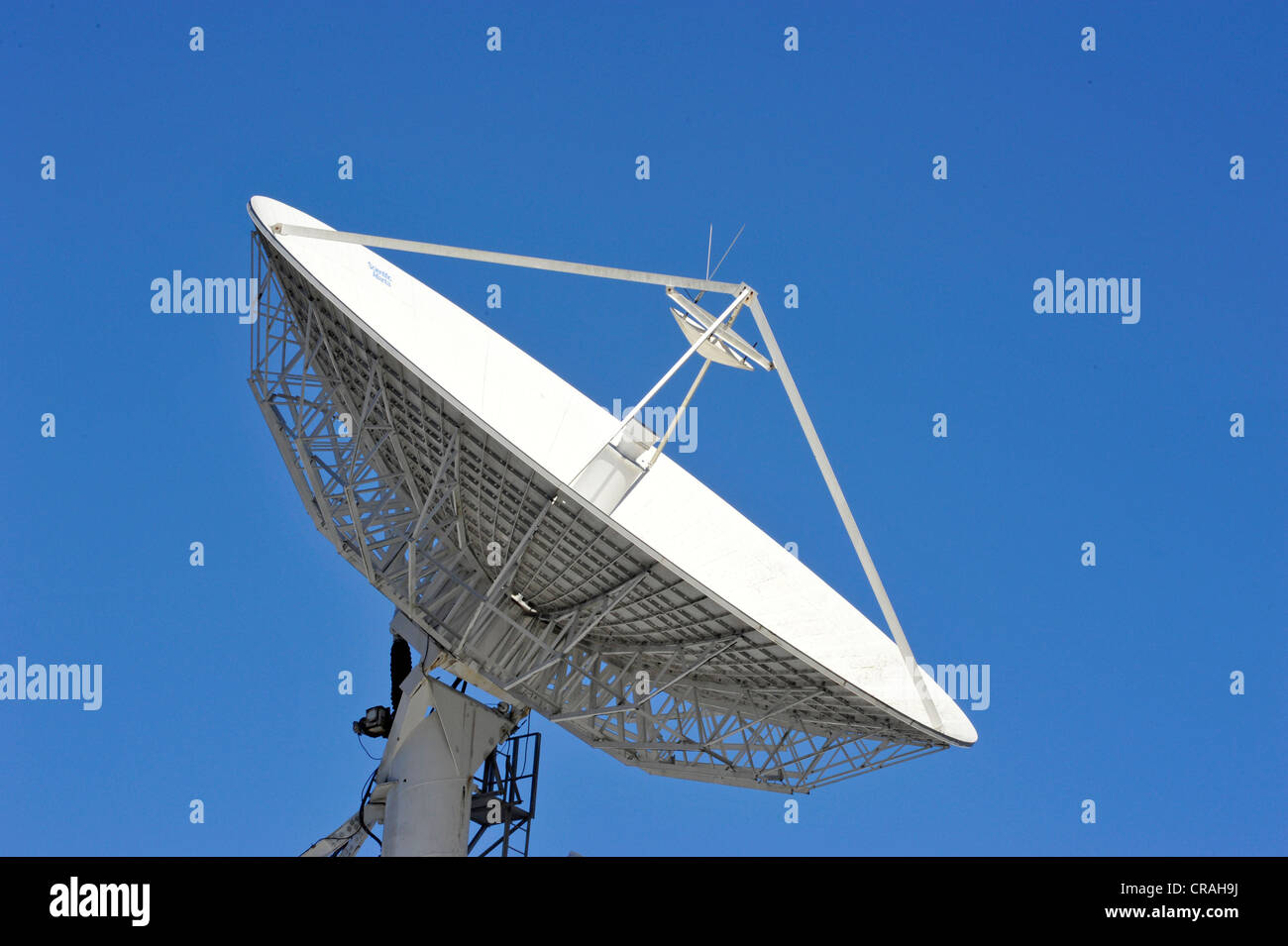 Grande antenne satellite sur le bâtiment de la TVNZ, Auckland, Nouvelle-Zélande, PublicGround Banque D'Images
