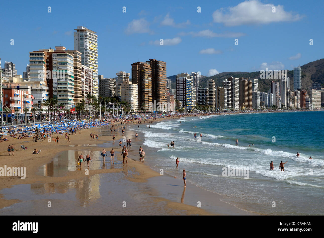La plage Playa de Levante, Benidorm, Costa Blanca, Espagne, Europe Banque D'Images