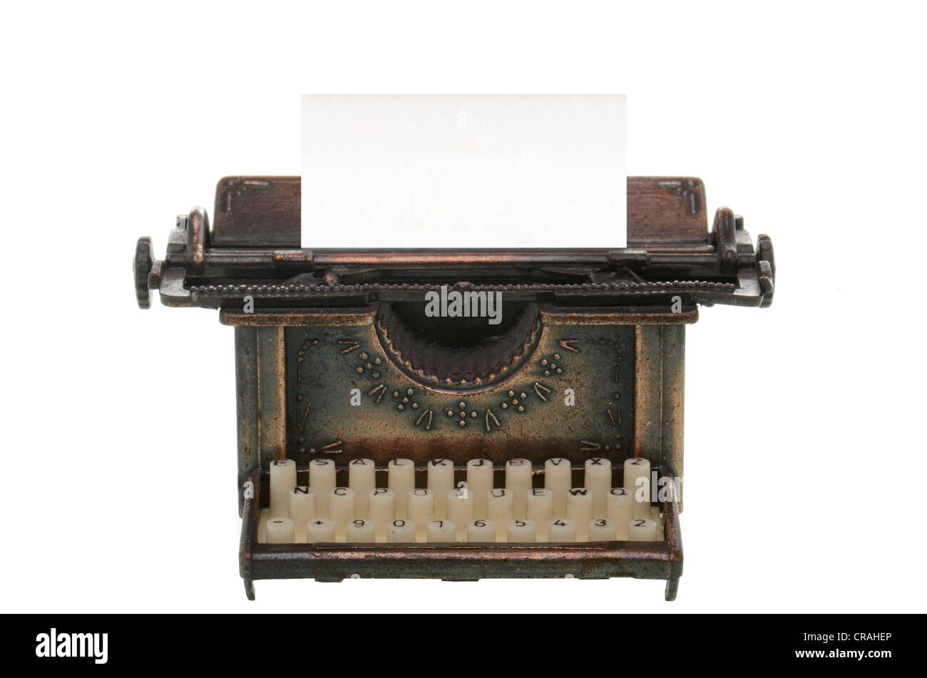 Vieille machine à écrire avec une feuille vierge Banque D'Images