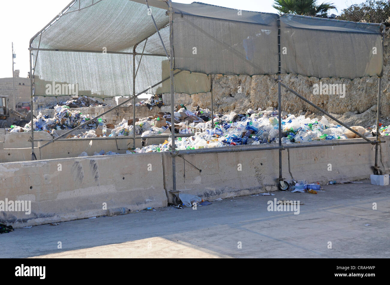 Une séparation des déchets site où différents matériaux recyclables sont séparés et éliminés pour le recyclage. Banque D'Images