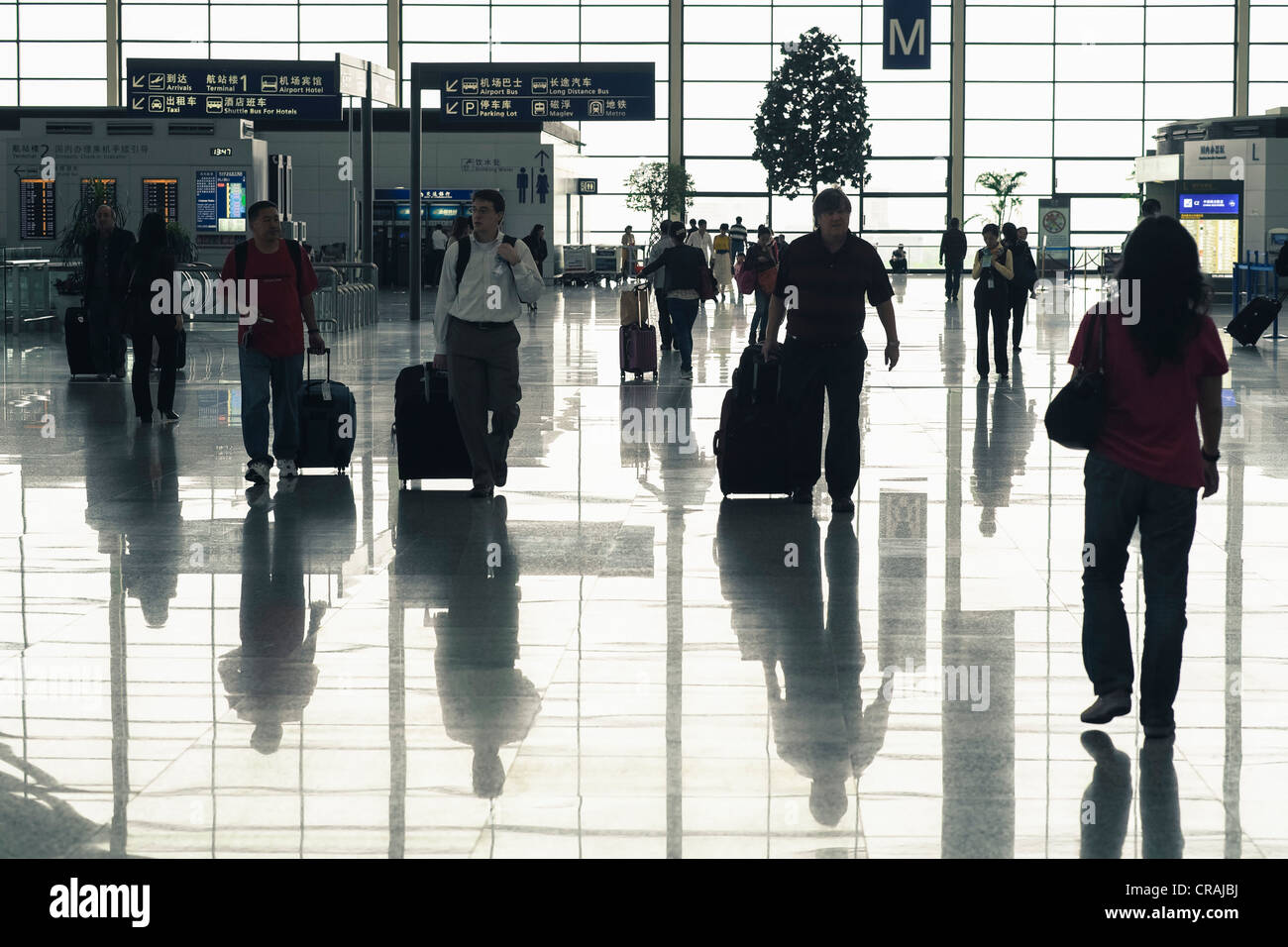 Intérieur de l'aérogare 2 à l'Aéroport International de Pudong à Shanghai, Chine Banque D'Images