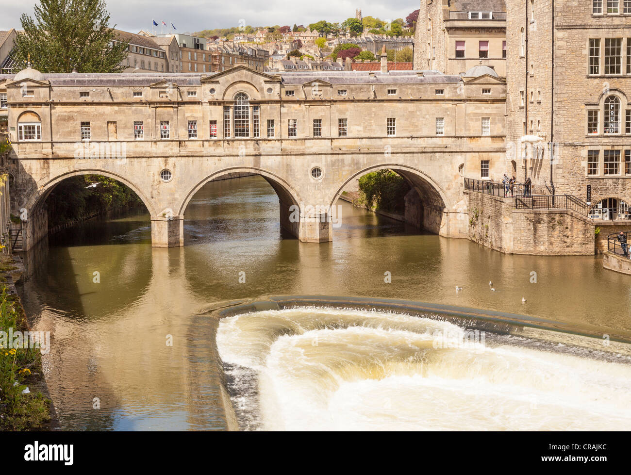 Pulteney Bridge sur la rivière Avon, baignoire, North East Somerset, Banque D'Images