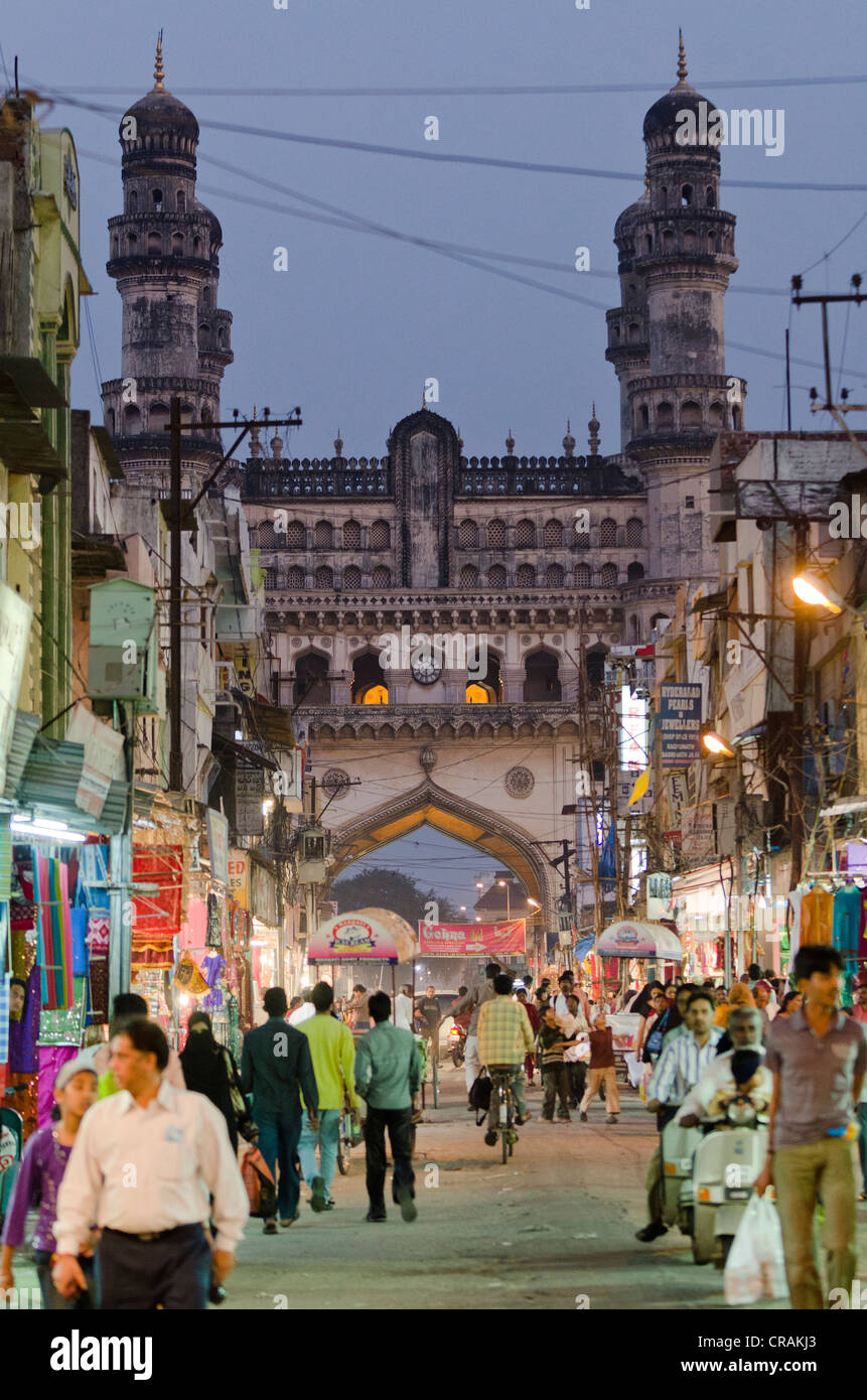 Bazar près du monument Charminar, Hyderabad, Andhra Pradesh, Inde, Asie Banque D'Images