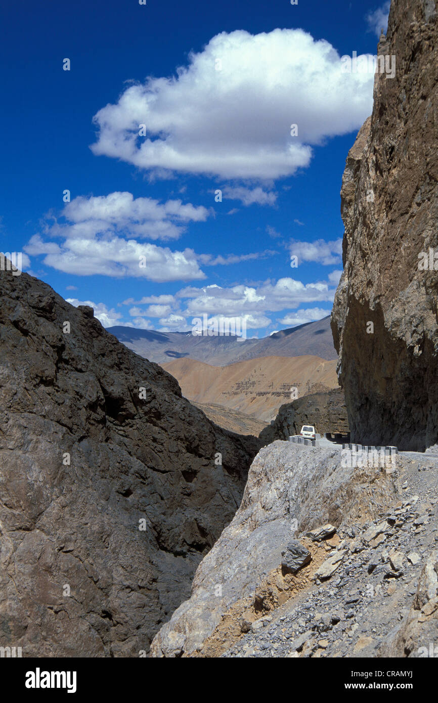 La route Manali-Leh, près de Pang, Ladakh, Himalaya indien, le Jammu-et-Cachemire, l'Inde du nord, Inde, Asie Banque D'Images