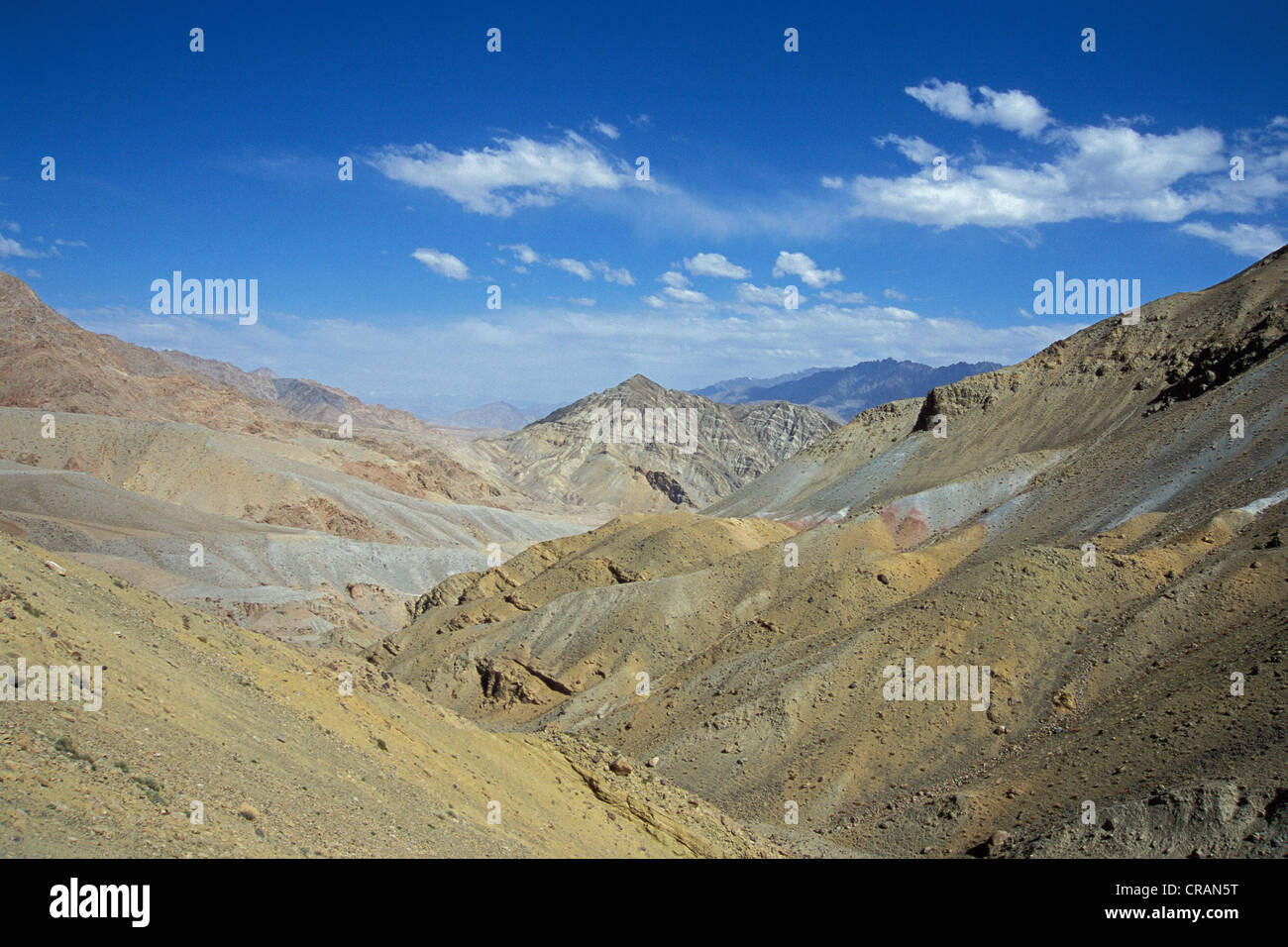 Désert montagne près de Lalung, Spiti, Himachl Pradesh, Himalaya indien, l'Inde du nord, Inde, Asie Banque D'Images