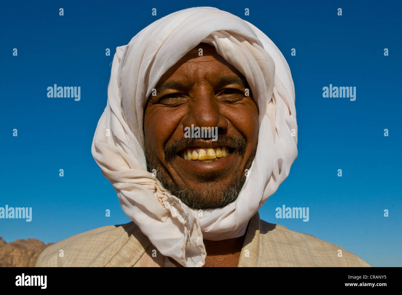 Bédouin, smiling, portrait, Wadi Rum, Jordanie, Moyen-Orient Banque D'Images