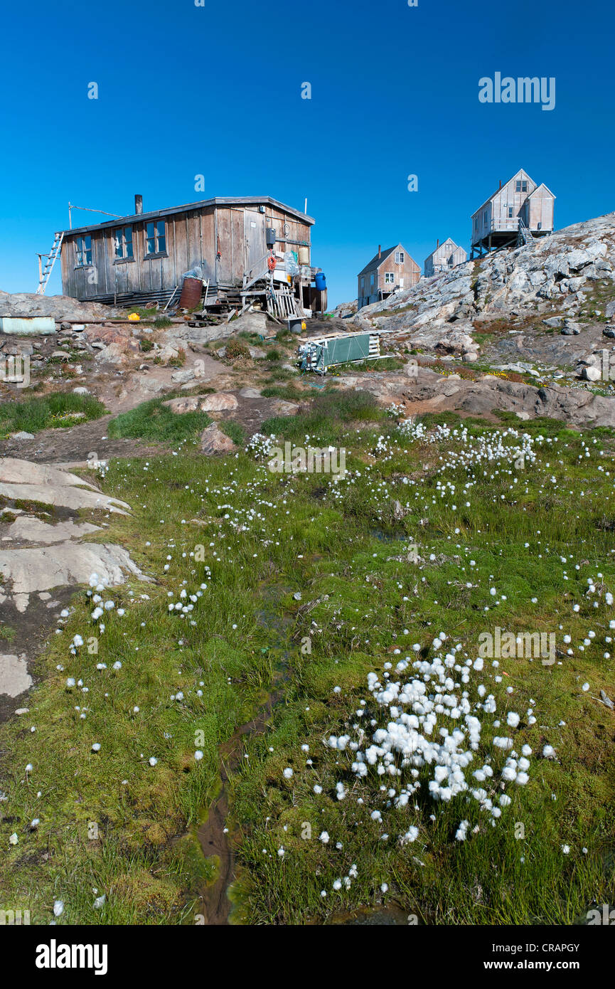 Maisons Inuit Les Inuit, Tiniteqilaaq, fjord Sermilik, Est du Groenland Banque D'Images