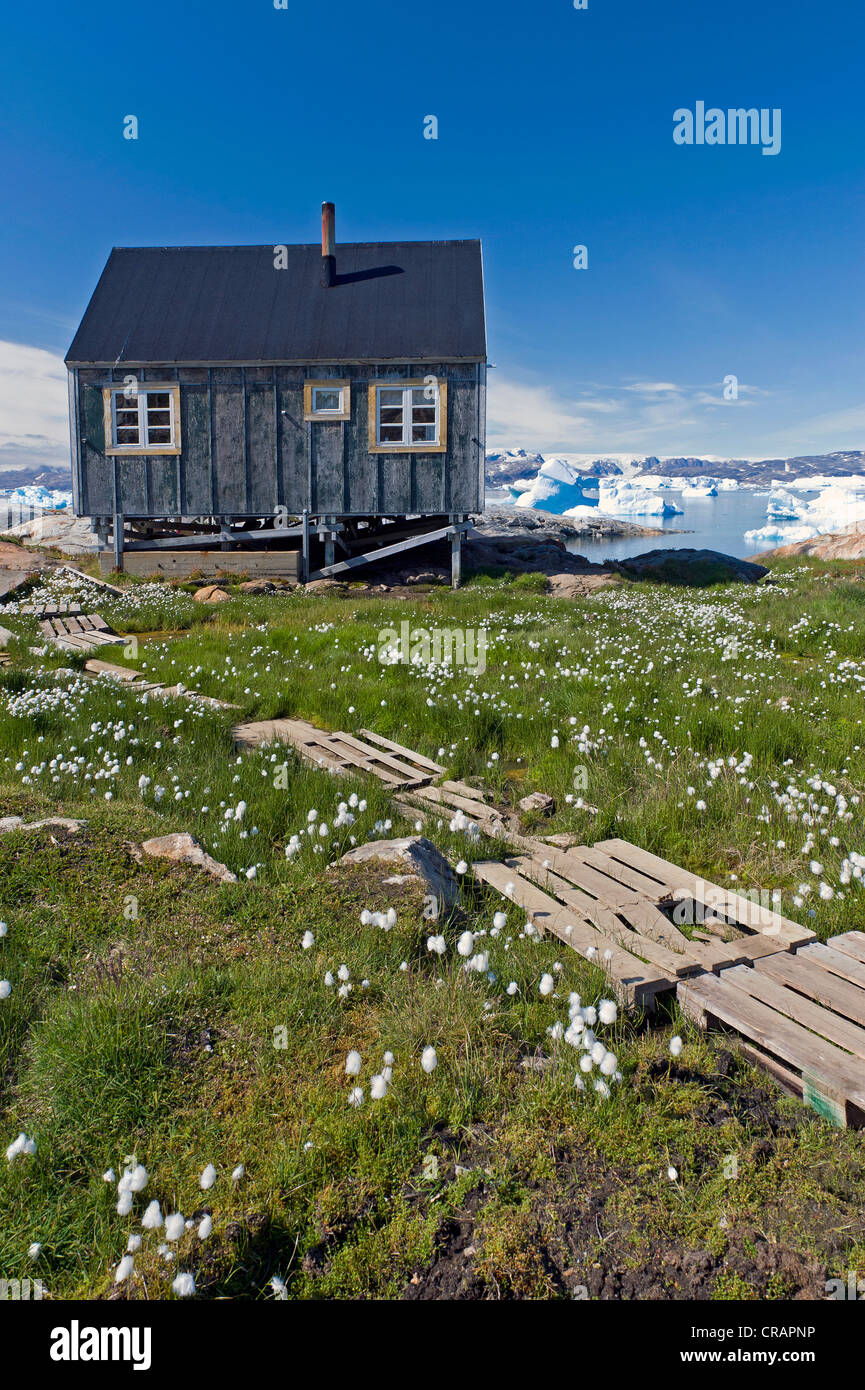 Maison Inuit, Inuit règlement de Tiniteqilaaq, fjord Sermilik, dans l'Est du Groenland, Greenland Banque D'Images