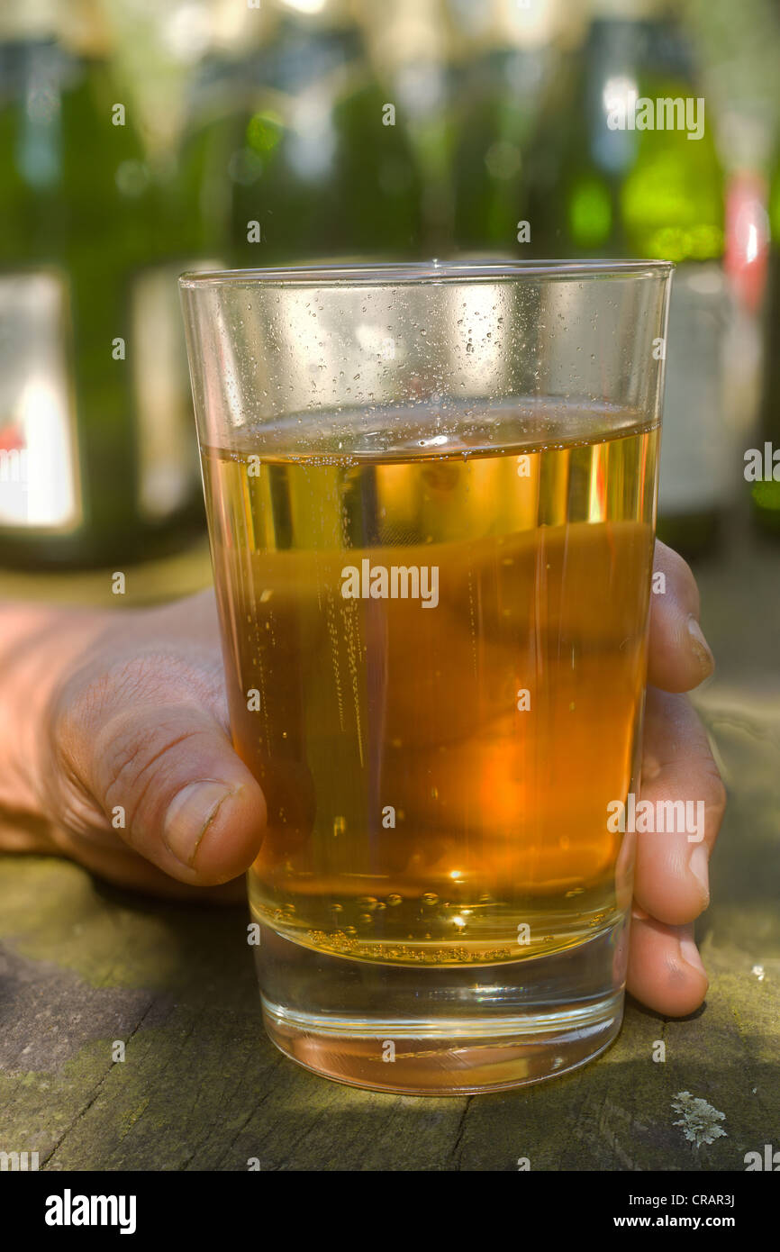 Cidre normand, verre Photo Stock - Alamy