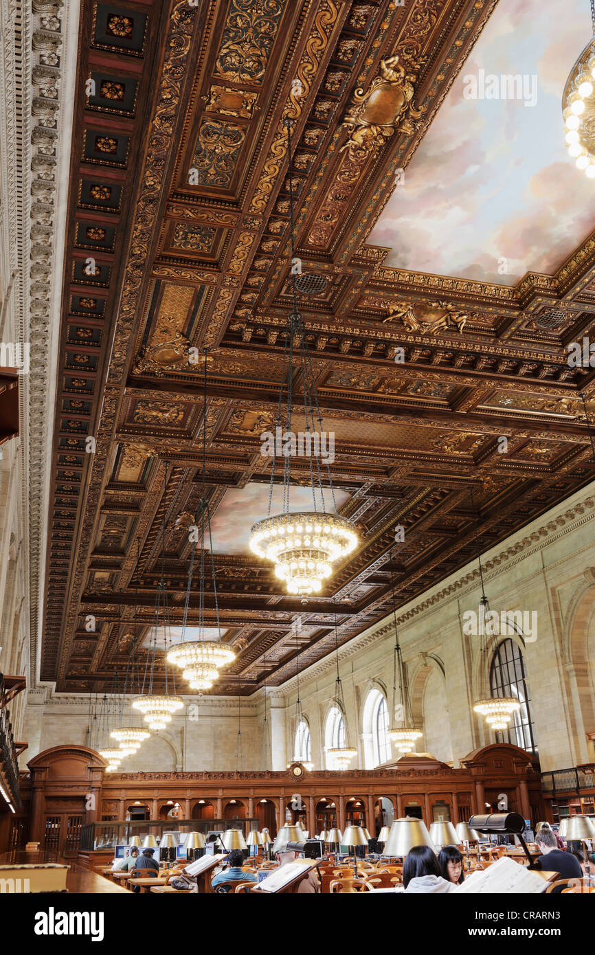 La VILLE DE NEW YORK, USA - 9 juin : Le plafond décoratif de New York Public Library. 9 juin 2012 à New York City, USA Banque D'Images