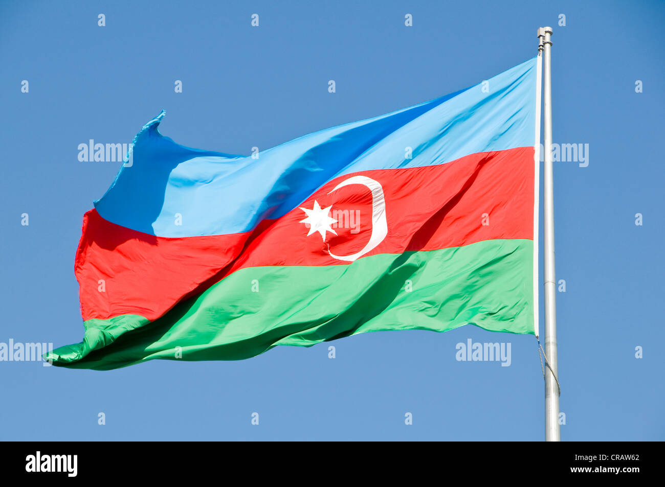 Drapeau de l'Azerbaïdjan dans le vent, l'Azerbaïdjan, au Moyen-Orient Banque D'Images