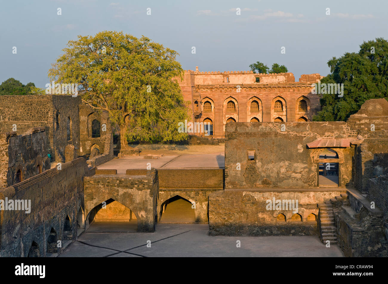 Enclave royale, ville en ruines de Mandu, Madhya Pradesh, Inde du nord, l'Asie Banque D'Images