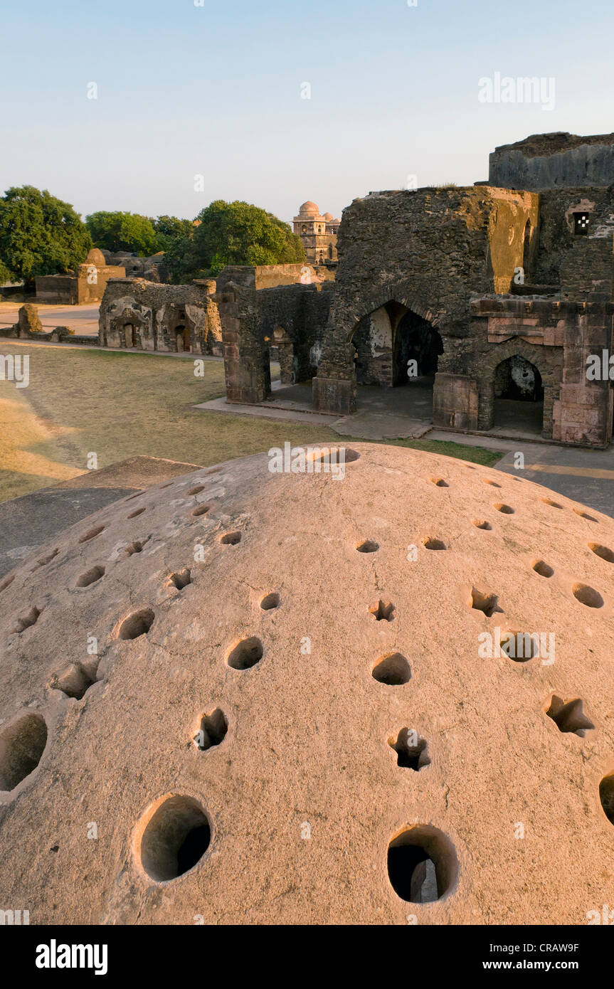 Enclave royale, ville en ruines de Mandu, Madhya Pradesh, Inde du nord, l'Asie Banque D'Images