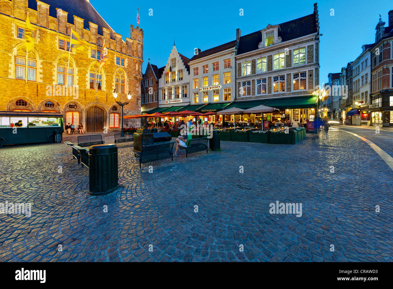 Restaurants à l'échelle provinciale du Palais du Gouvernement, Provinciaal Hof, Tribunal de District, Grote Markt place du marché Banque D'Images