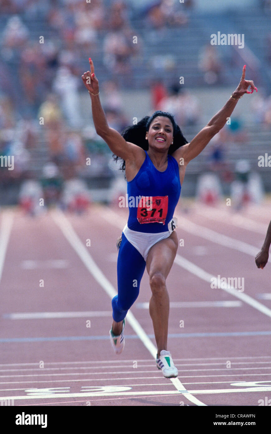 Florence Griffith Joyner en compétition aux 1988 Jeux Olympiques nous suivre et les essais sur le terrain Banque D'Images