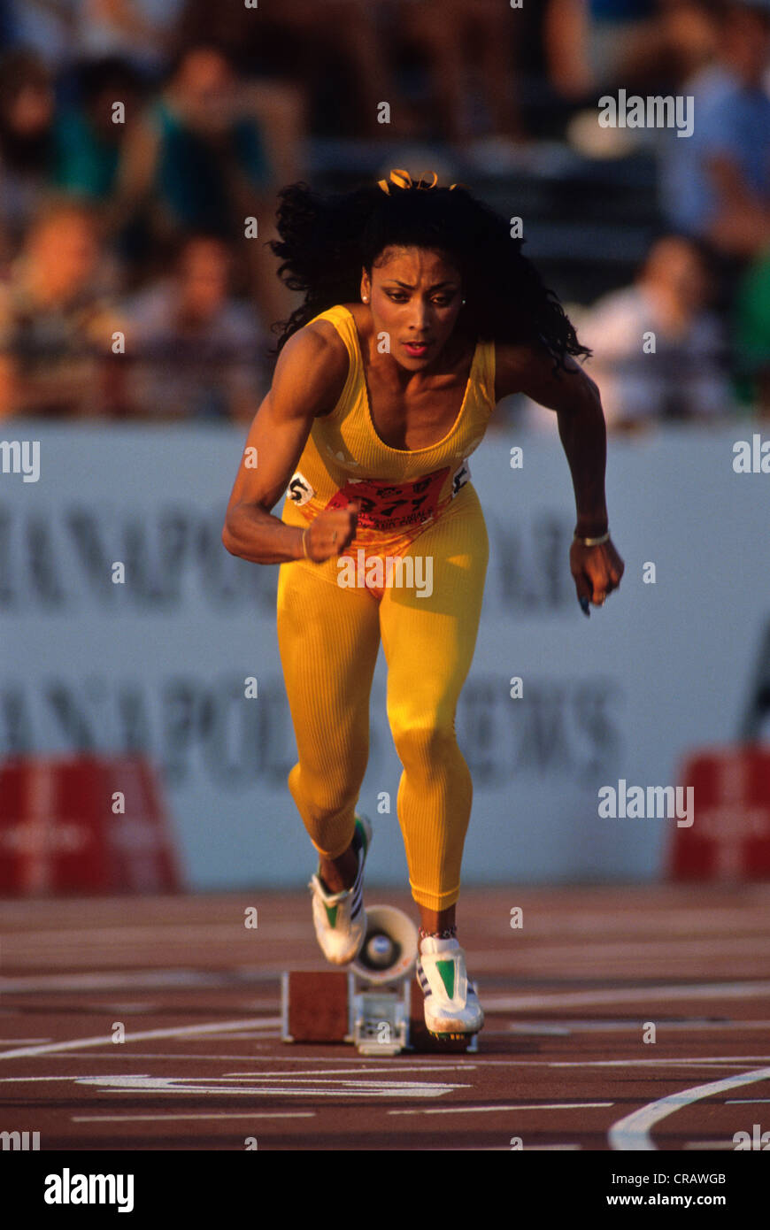 Florence Griffith Joyner en compétition aux 1988 Jeux Olympiques nous suivre et les essais sur le terrain Banque D'Images