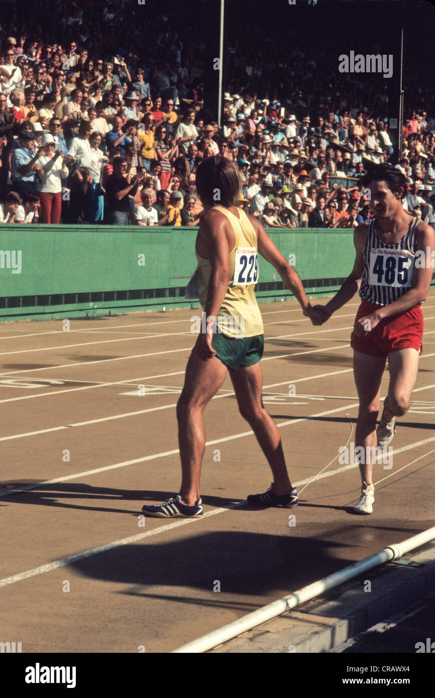 Steve Prefontaine (229) avec Gerry Lindgren en compétition aux 1972 Jeux Olympiques nous suivre et d'essais sur le terrain. Banque D'Images