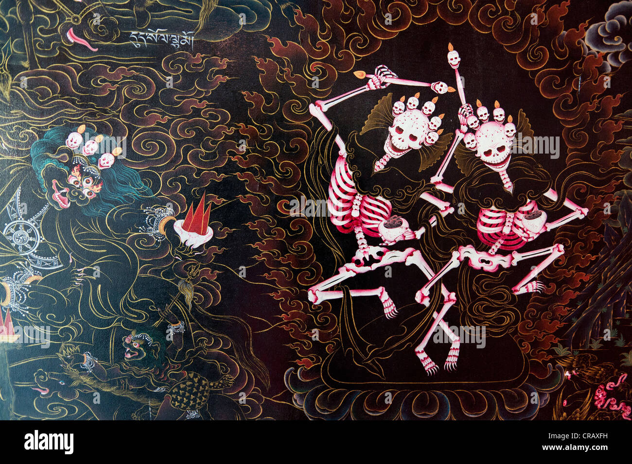 La danse des squelettes, des murales dans un temple tibétain, l'établissement des réfugiés tibétains à Bylakuppe, District de Mysore, Karnataka Banque D'Images