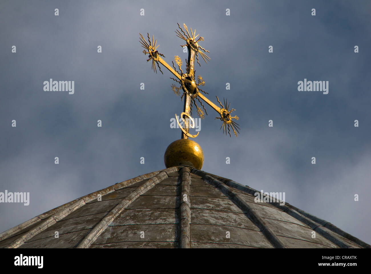 Croix sur le dôme de monastère de Gelati, UNESCO World Heritage Site, près de Kutaisi, Géorgie, Caucase, Moyen-Orient Banque D'Images