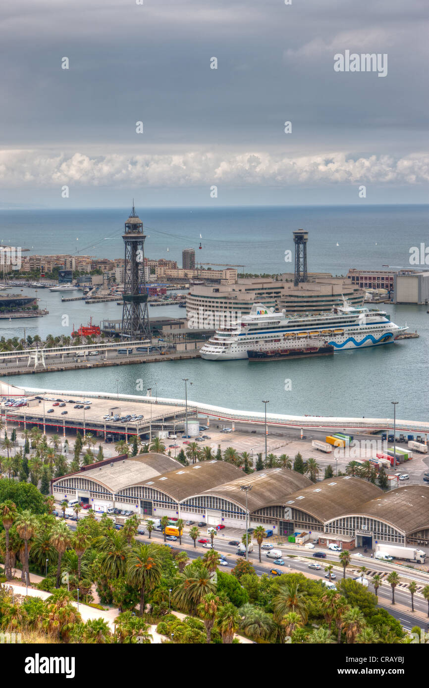 Vue sur Barcelone et le World Trade Center, la tour de Torre Jaume I, AIDA Cruise Ship, Barcelone, Catalogne, Espagne, Europe Banque D'Images