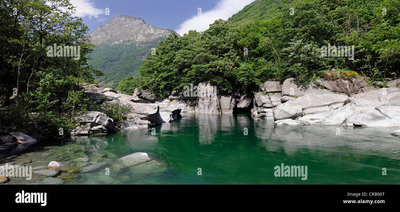 Près de Lavertezzo, Valle Verzasca Valley, canton du Tessin, Suisse, Europe Banque D'Images