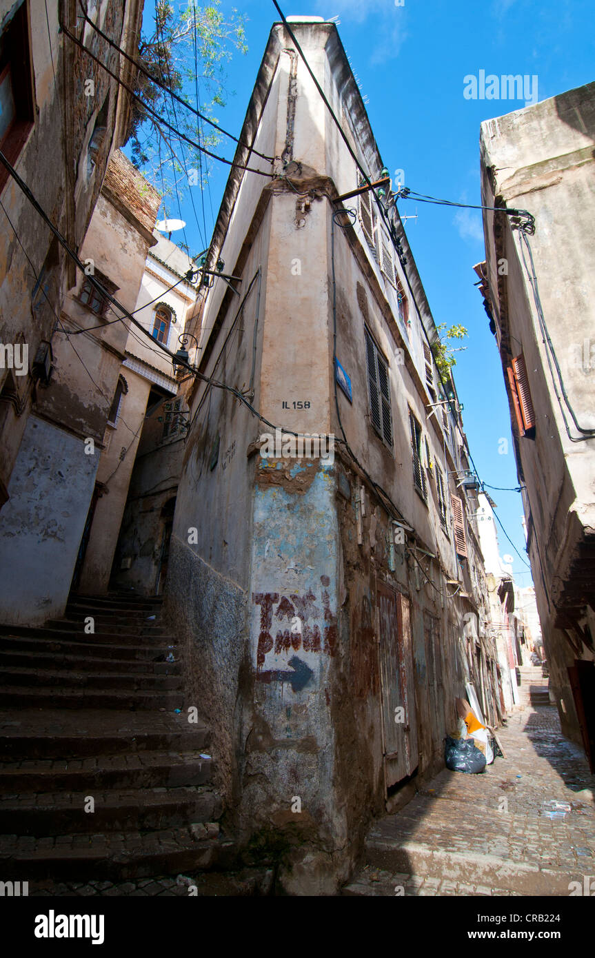 Les petites ruelles de la Kasbah, site du patrimoine mondial de l'UNESCO, le quartier historique d'Alger, Algérie, Afrique Banque D'Images