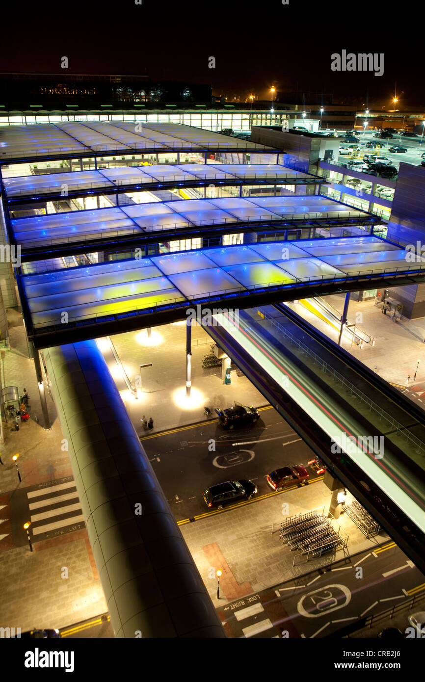 Gatwick airport, terminal nord de nuit Banque D'Images