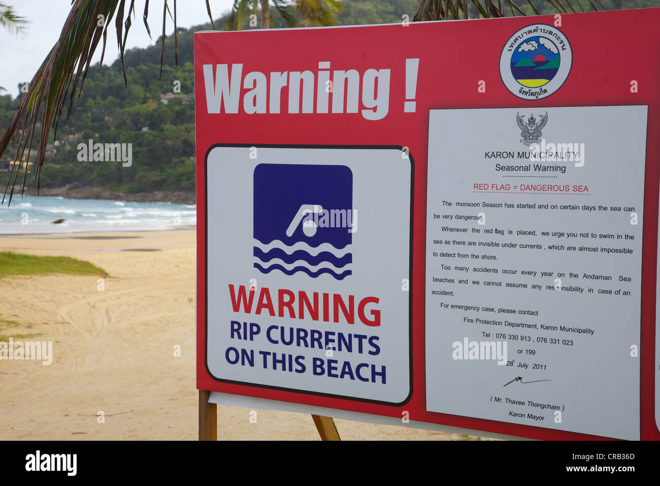 Panneau d'avertissement sur la plage de Karon, Phuket, Thailand Banque D'Images