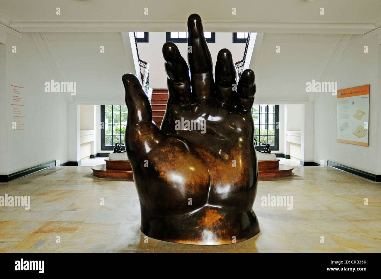 La Mano de Botero sculpture, main de Botero, également connu comme la Mano Gorda, Musée de Fernando Botero, Bogota, Colombie Banque D'Images