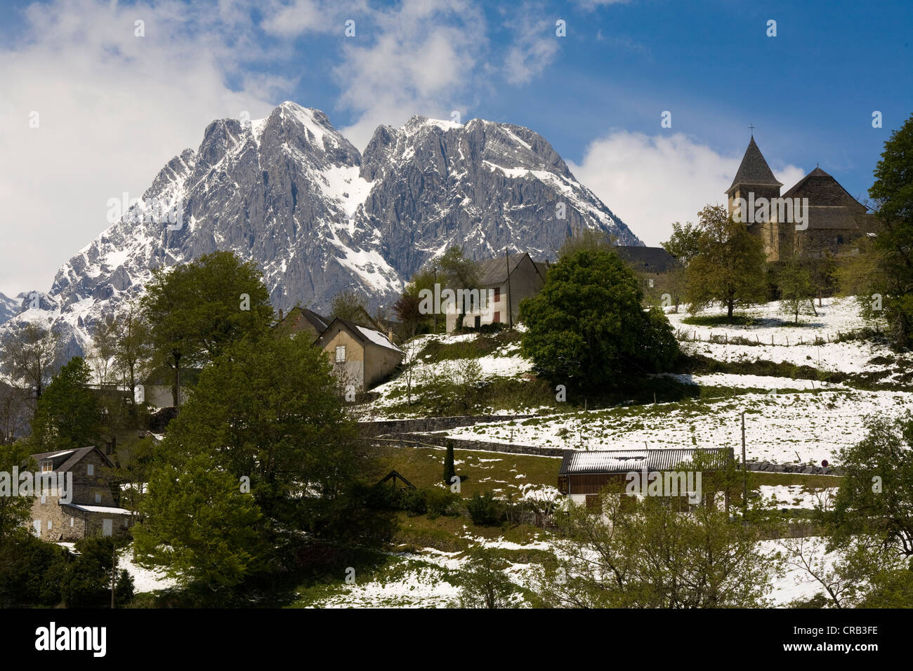 Lescun, Pyrénées, France. Le petit village de montagne de Lescun élevé dans  les Pyrénées françaises Photo Stock - Alamy