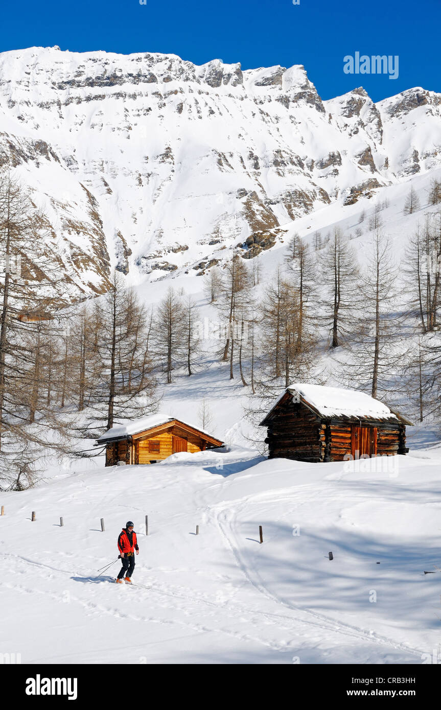 Les skieurs en ordre décroissant, la Grosse-Fleisstal Valley près de Heiligenblut, Parc National Hohe Tauern, Carinthie, Autriche, Europe Banque D'Images