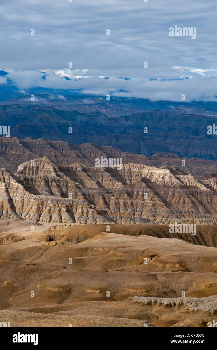 Paysage de boue érodés dans l'ancien royaume de Guge, l'ouest du Tibet, l'Asie Banque D'Images