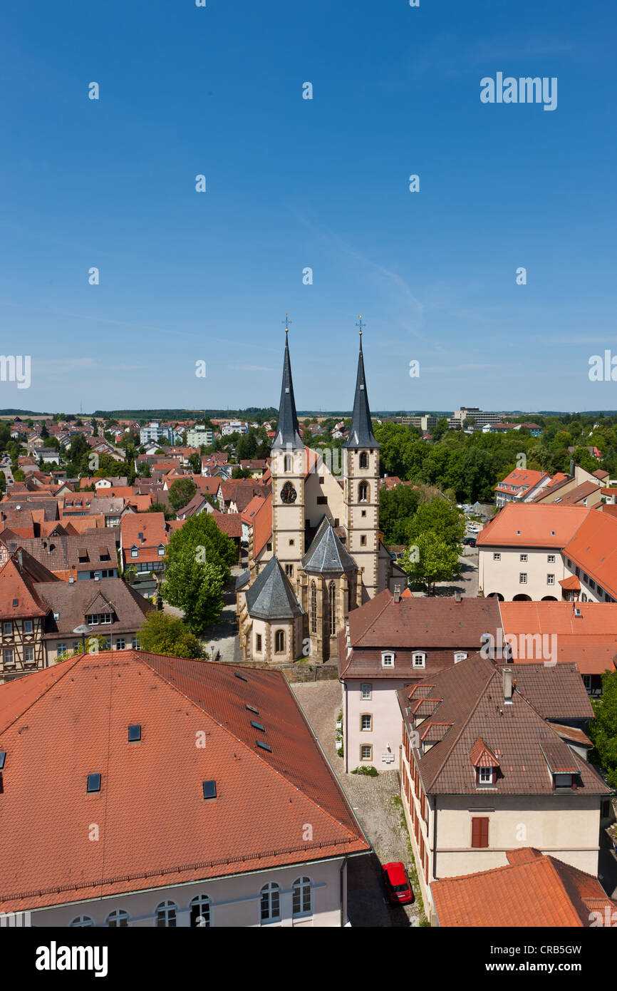 Bâtiments à colombage franconienne avec la Collégiale de Saint Pierre, centre-ville historique de Bad Wimpfen, Neckartal Banque D'Images