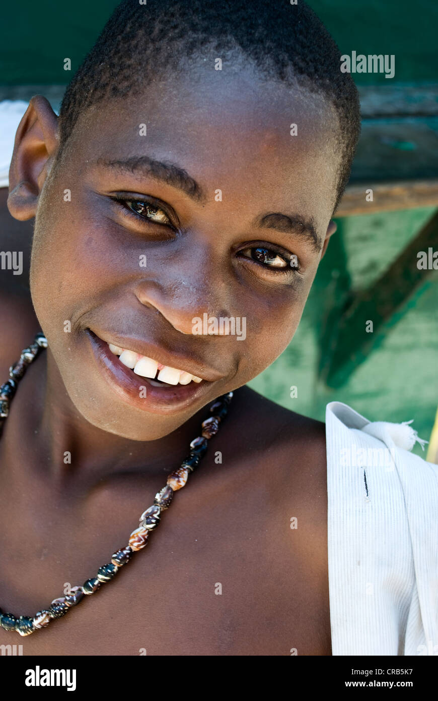 Garçon dans marché, ilha de Mozambique Banque D'Images