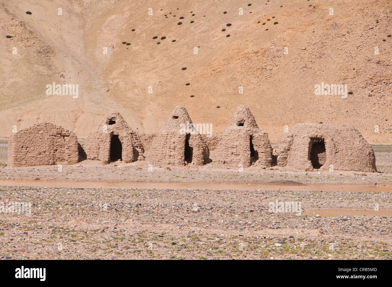 Tombes anciennes le long de la route entre Ali et Gerze, à l'ouest du Tibet, Tibet, Asie Banque D'Images