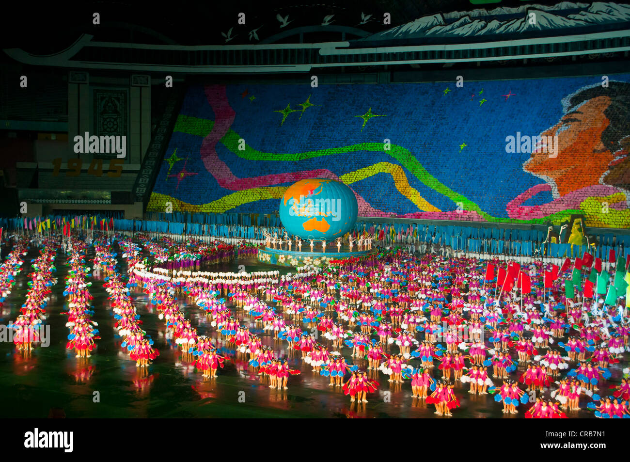 Danseurs et acrobates à l'Arirang Festival, le Grand nord-coréen et de Gymnastique de masse Performance artistique, Pyongyang Banque D'Images