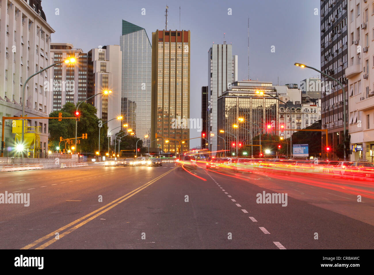 La sortie dans la soirée la lumière, Avenida del Libertador, Maipu, Buenos Aires, Argentine, Amérique du Sud Banque D'Images