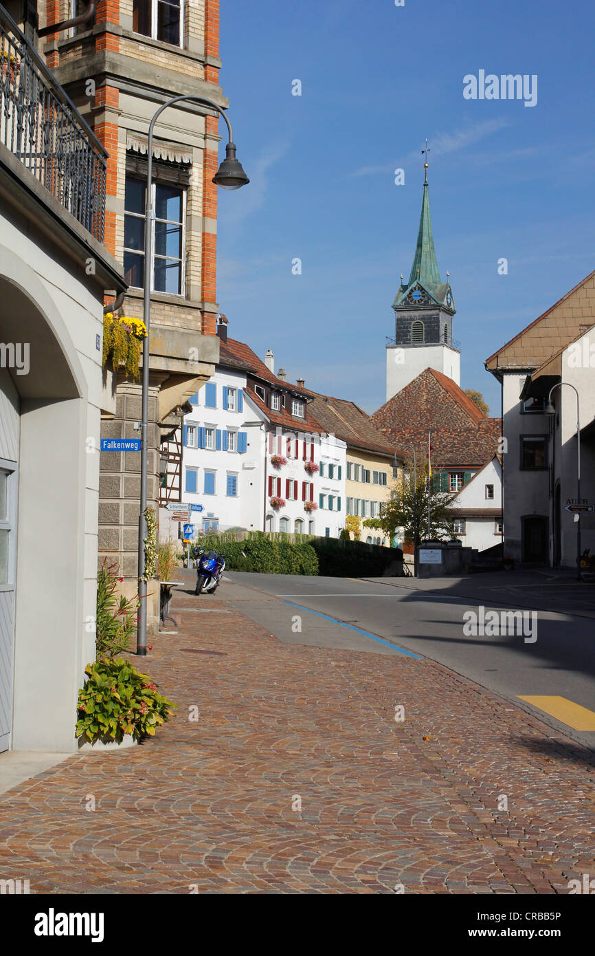 Village avec église St Moritz, Schaffhouse, Klettgau, Schaffhausen, Suisse, Europe Banque D'Images