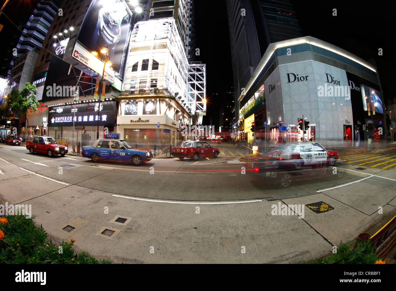 Scène de rue sur Canton Road at night, fisheye shot, Tsim Sha Tsui, Kowloon, Hong Kong, Chine, Asie Banque D'Images