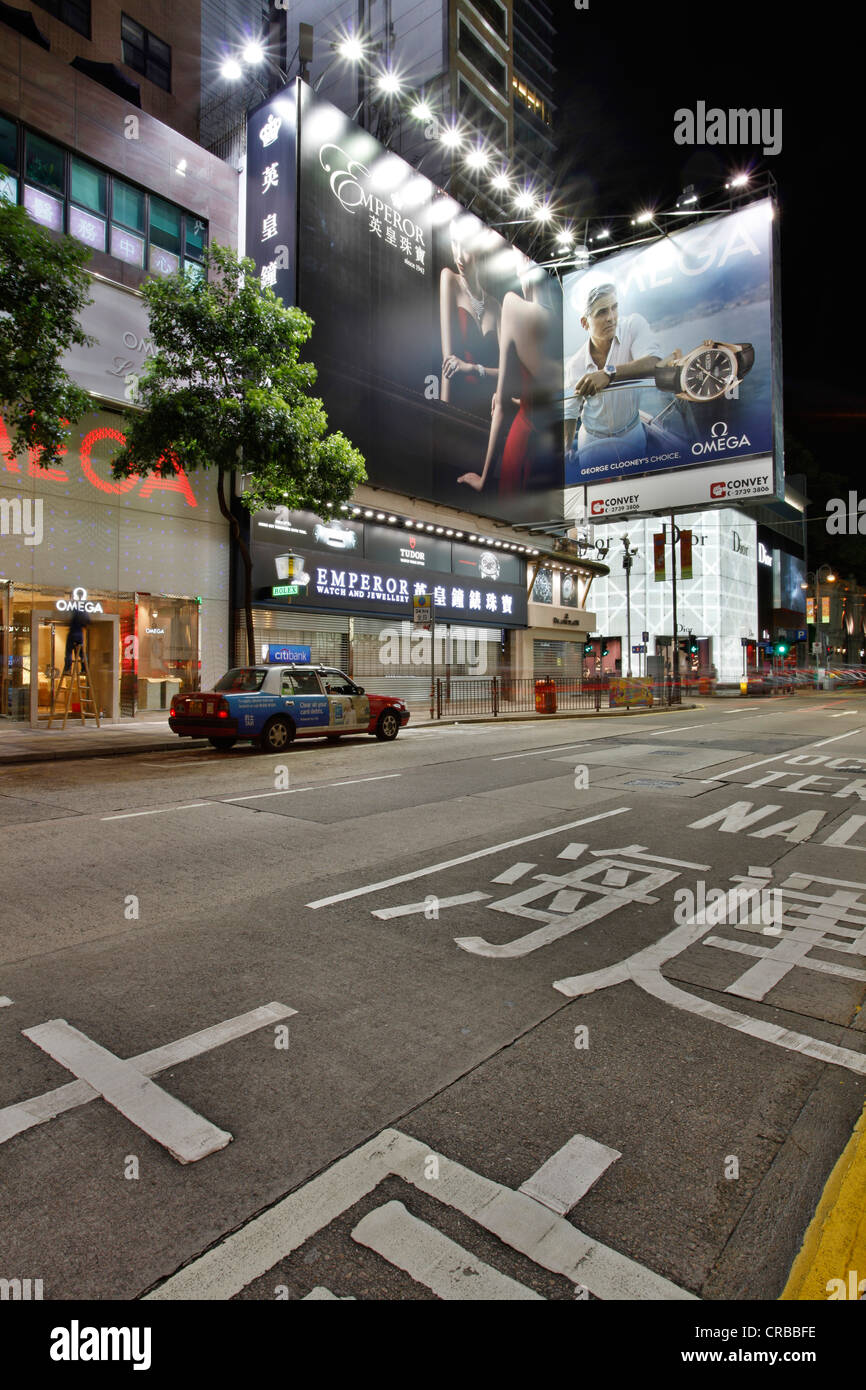 Scène de rue sur Canton Road at night, Tsim Sha Tsui, Kowloon, Hong Kong, Chine, Asie Banque D'Images