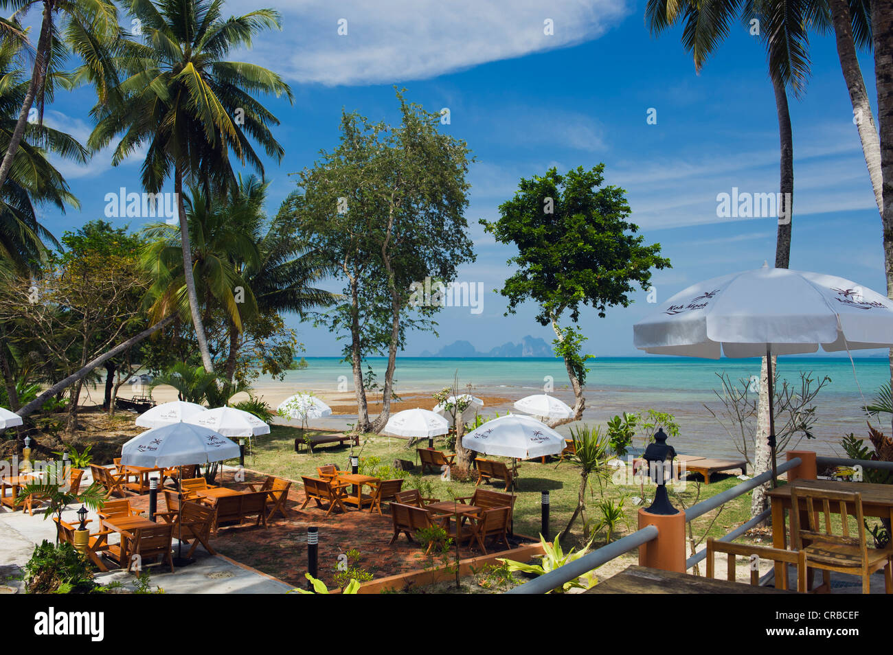 Restaurant de plage, Koh Mook Resort, Ko Muk ou Ko Mook island, Thaïlande, Asie du Sud-Est Banque D'Images