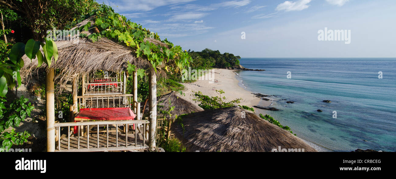 Pavillon de plage donnant sur Nui Beach, Ko Lanta, Krabi, Thaïlande, Asie du Sud-Est Banque D'Images